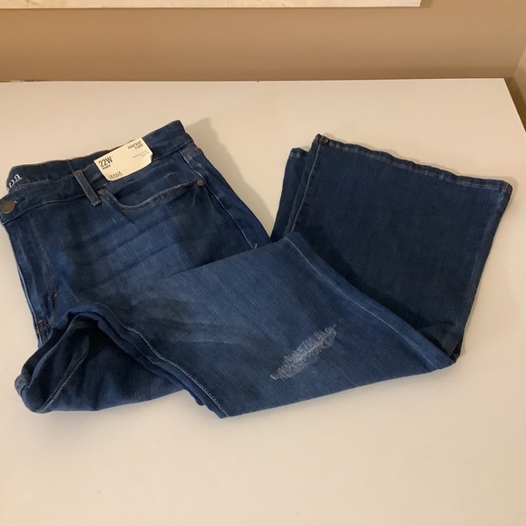a.n.a Size 22W High Rise Flare Jeans. New With Tags - Picture 10 of 12